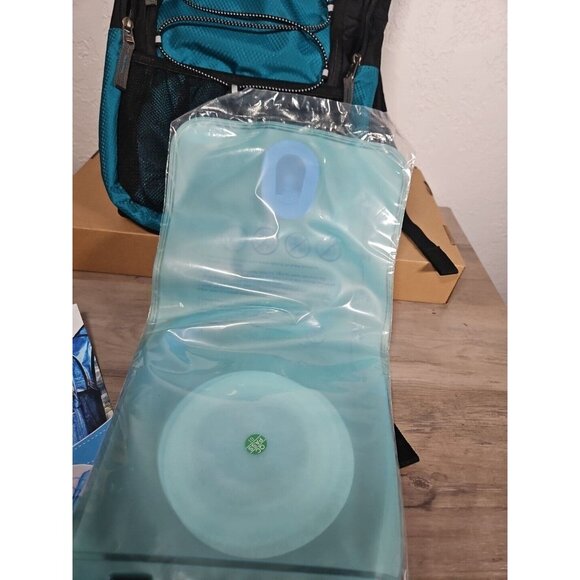 Mothybot Hydration Pack, Insulated Hydration Backpack with 2L Water Bladder Teal - Picture 5 of 10